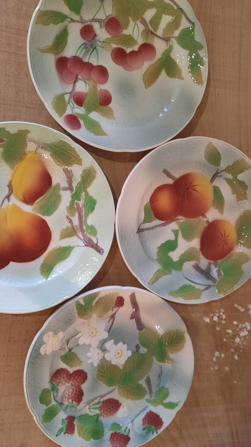 Assiette en barbotine
