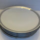 6 white porcelain dessert plates