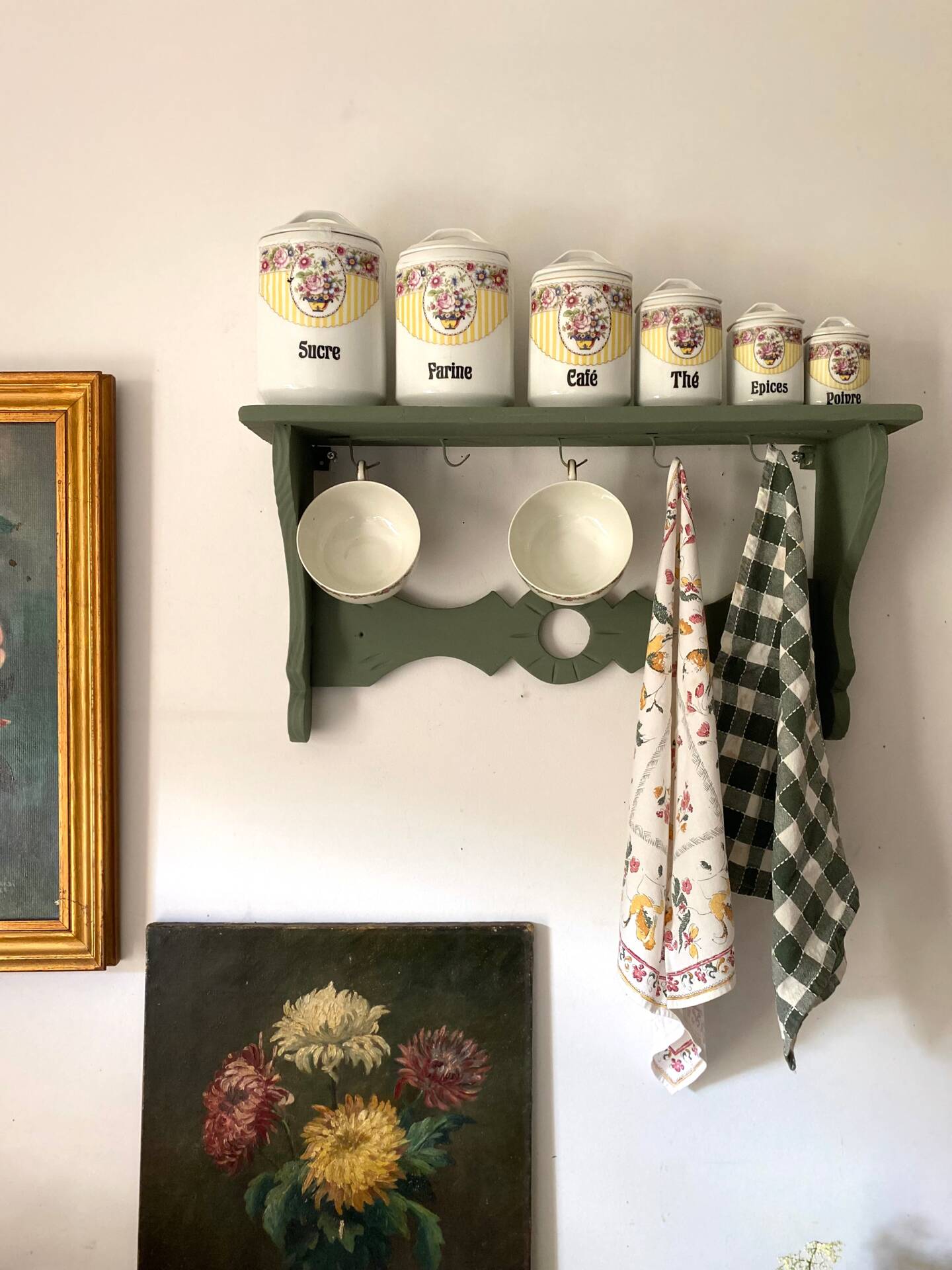 Vintage wall kitchen shelf