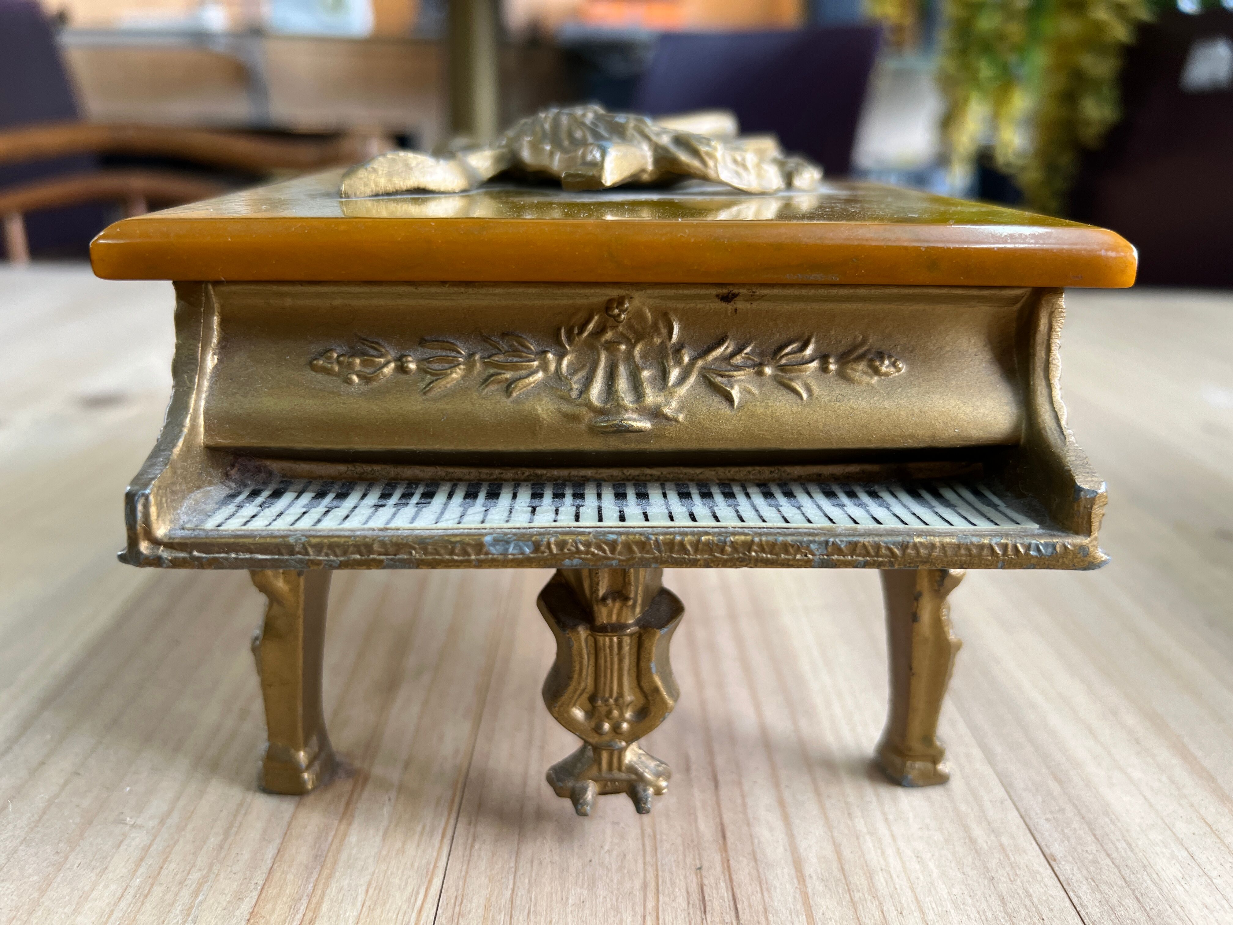 Piano music box vintage des années 50