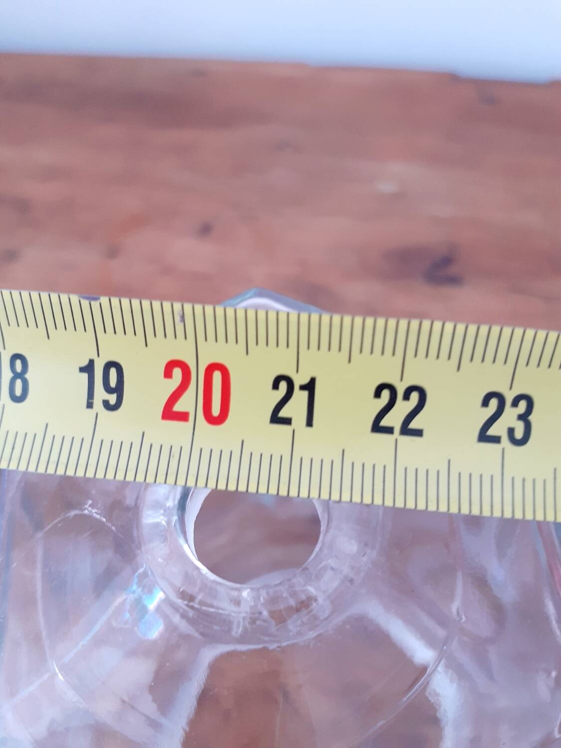 2 lampshades, globes