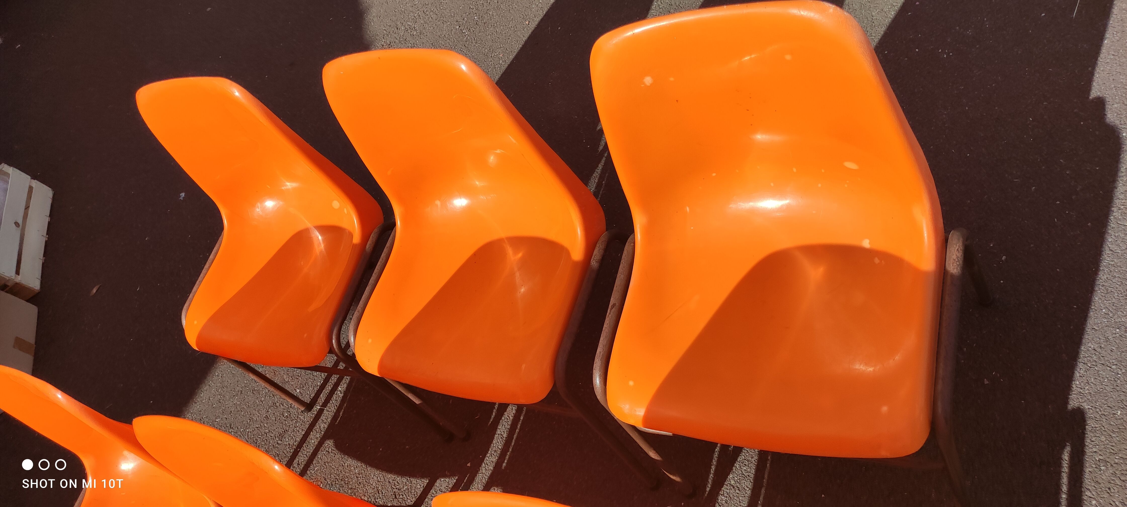 Série de 6 chaises vintage orange coque plastique