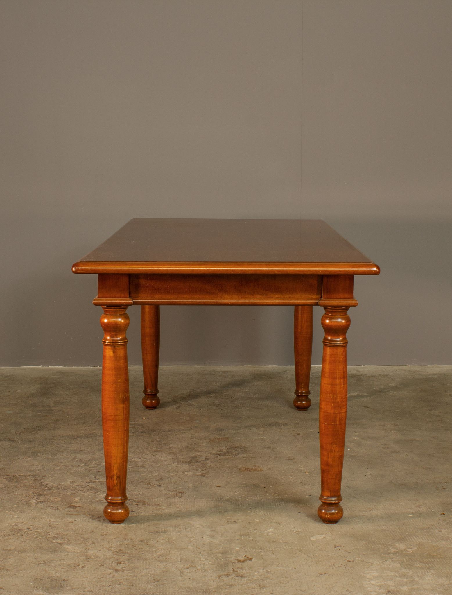 Upholstered damask table and 4 cherry chairs from the 80s
