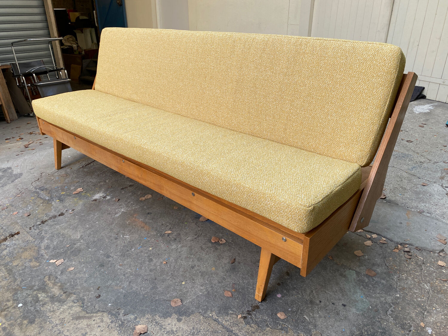 Scandinavian daybed sofa