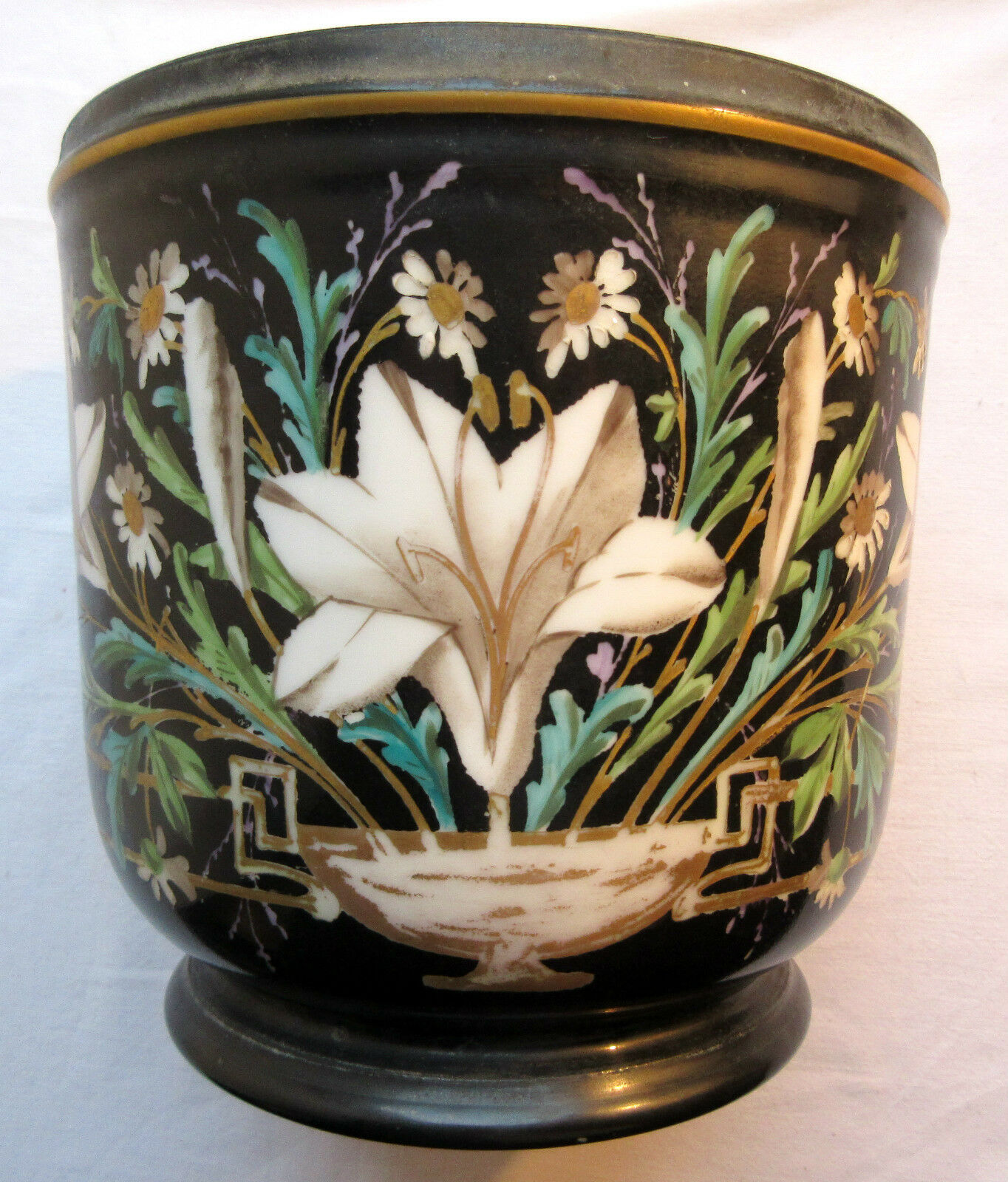 Cache-pot black background, Napoleon III, Paris porcelain: White lilies + Daisies