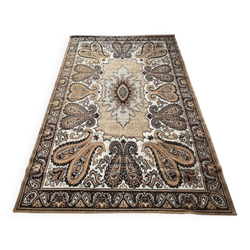 Oriental style rug 190cm x 280cm