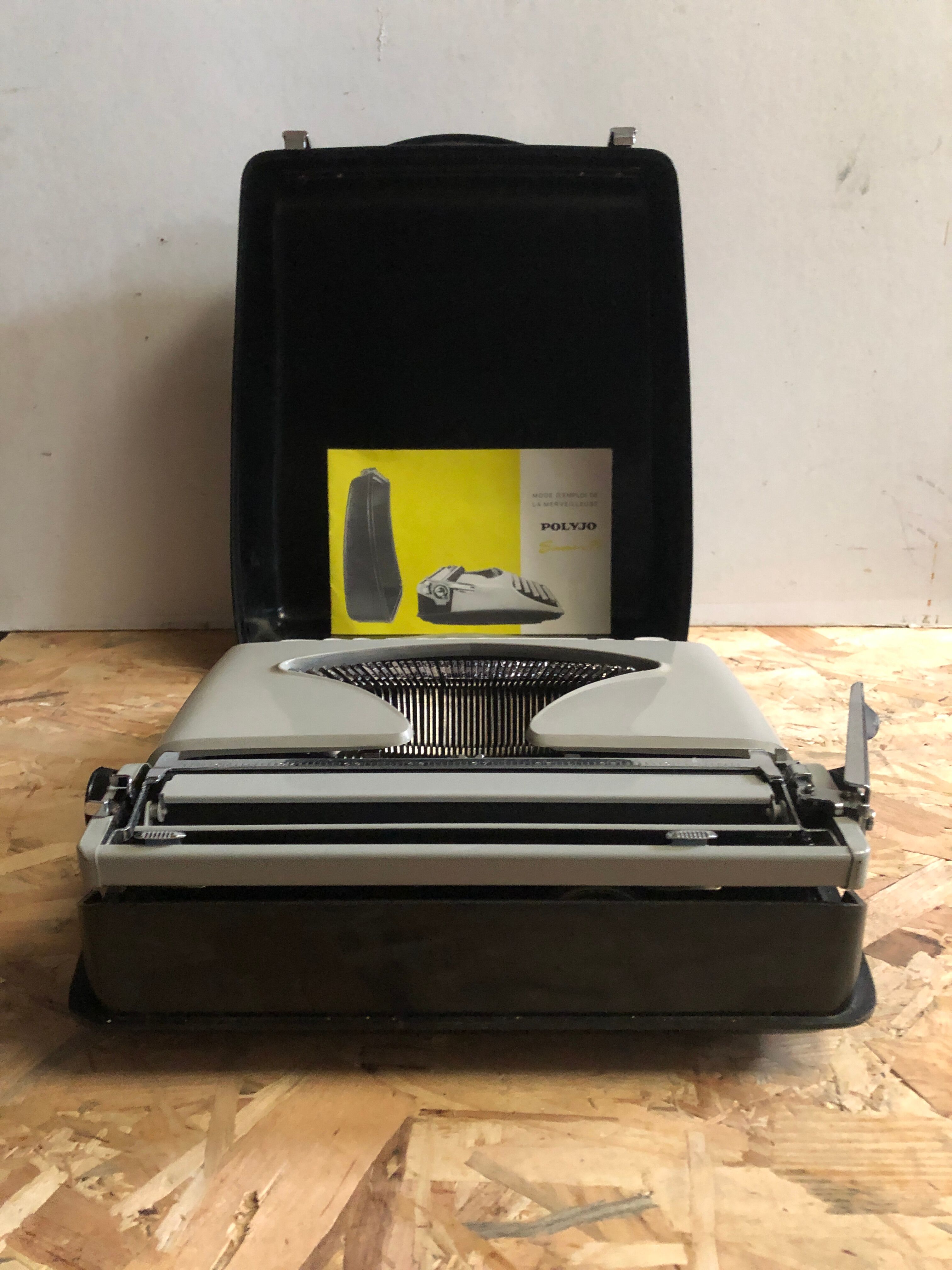 Old writing machine polyjo super 75 bakelite grey + vintage black trunk