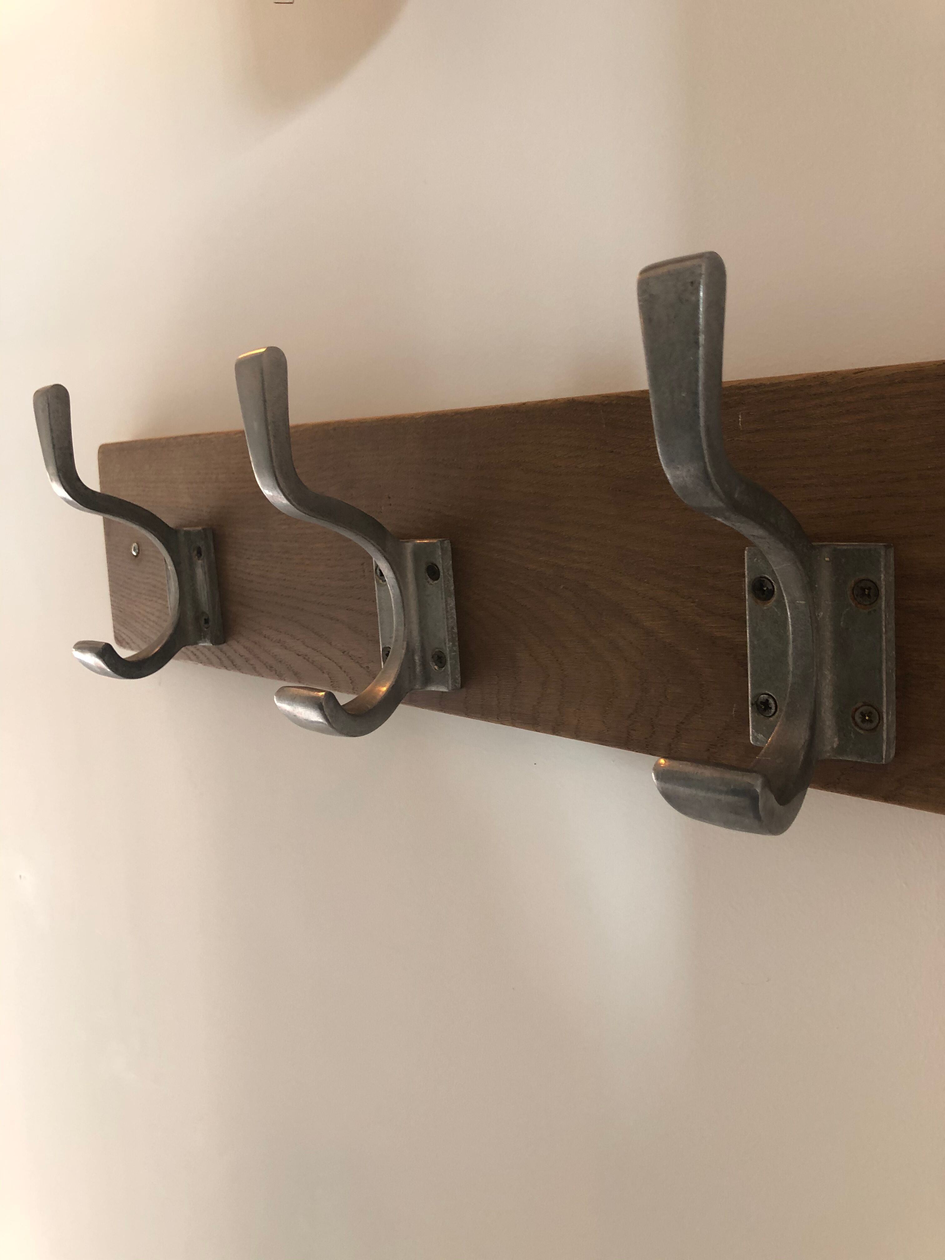 Patère with 50/60s tin hooks on medium matte oak