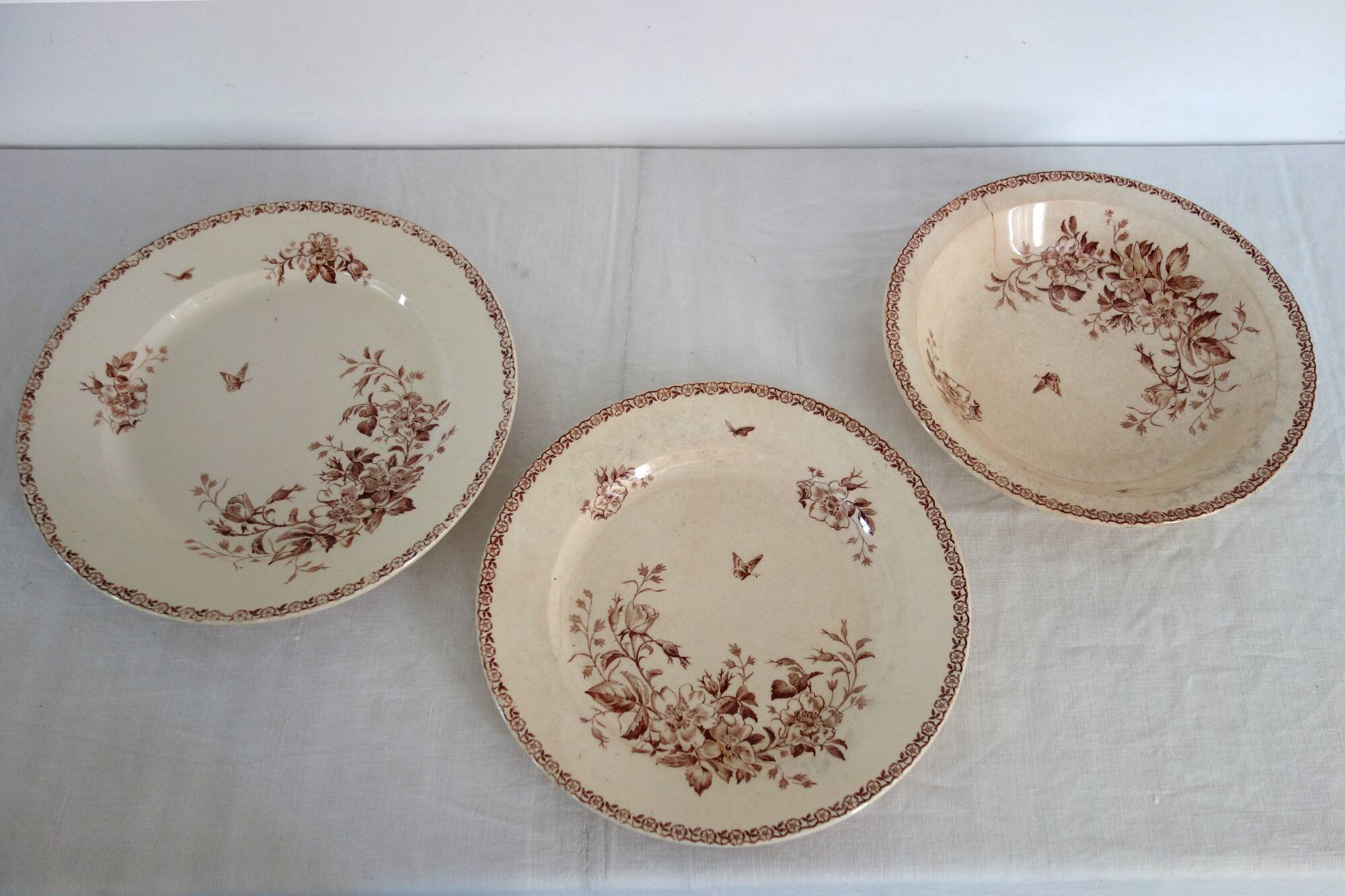 3 serving dishes Terre De Fer Gien model Mai from around 1900.