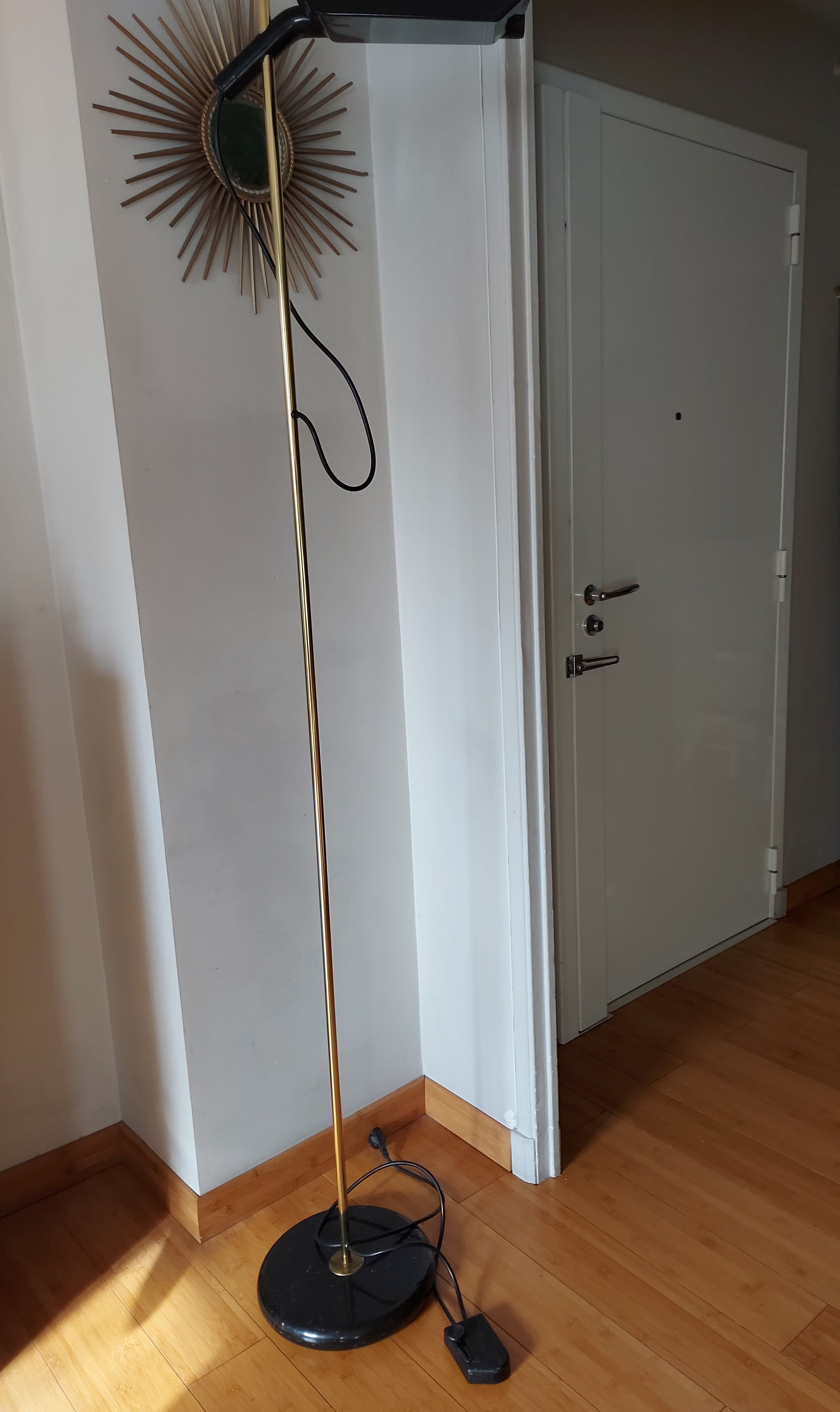 Guzzini design lamppost (marble foot)