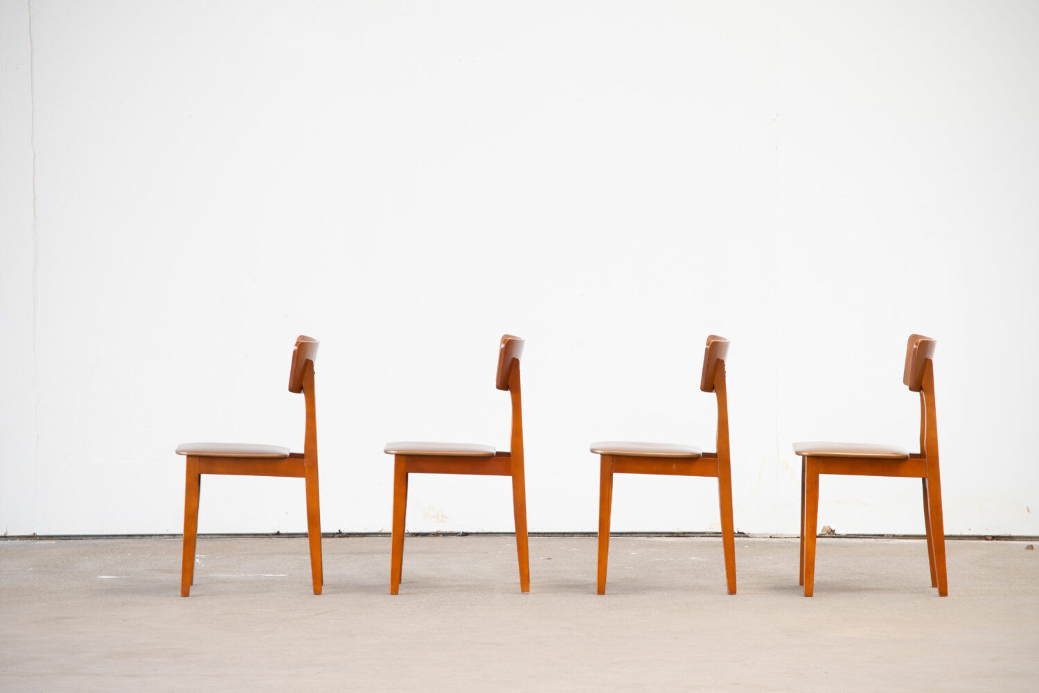 Series of 4 scandinavian chairs with curved back 1960