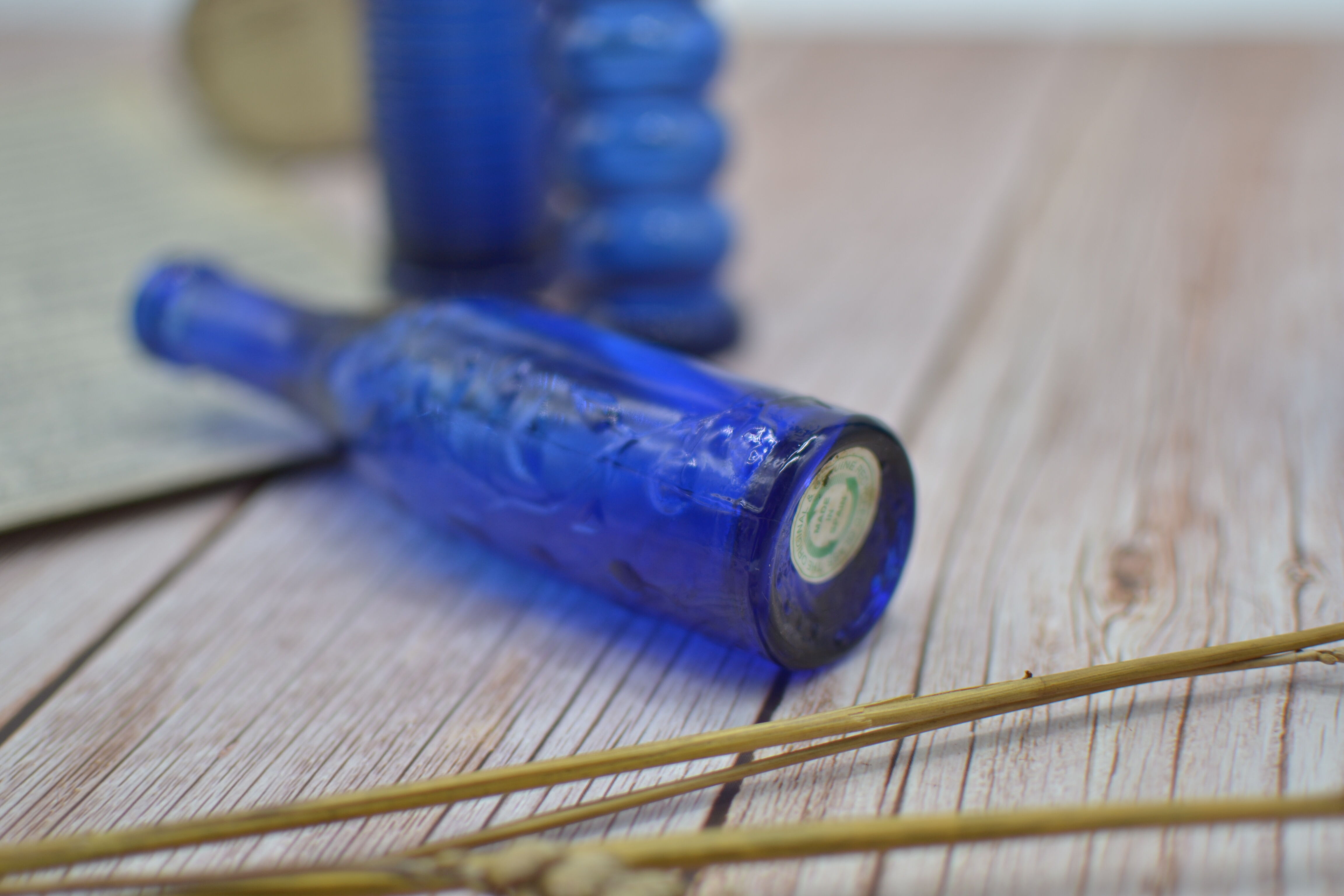 Lot de 4 bouteilles bleues de décoration