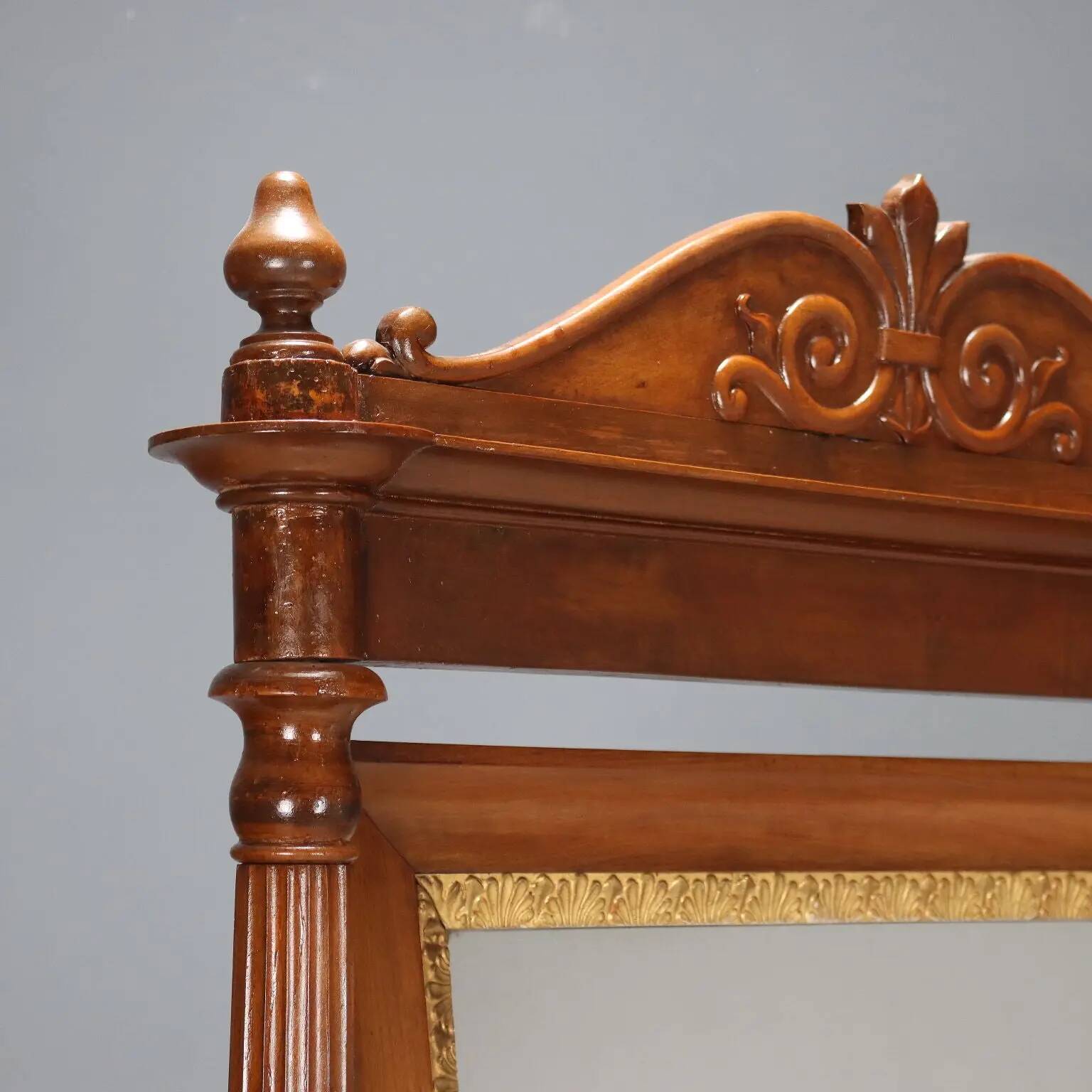 Antique Louis-Philippe mirror in carved walnut, Italy, 19th century.