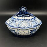 Decorative blue porcelain box – 1224d8