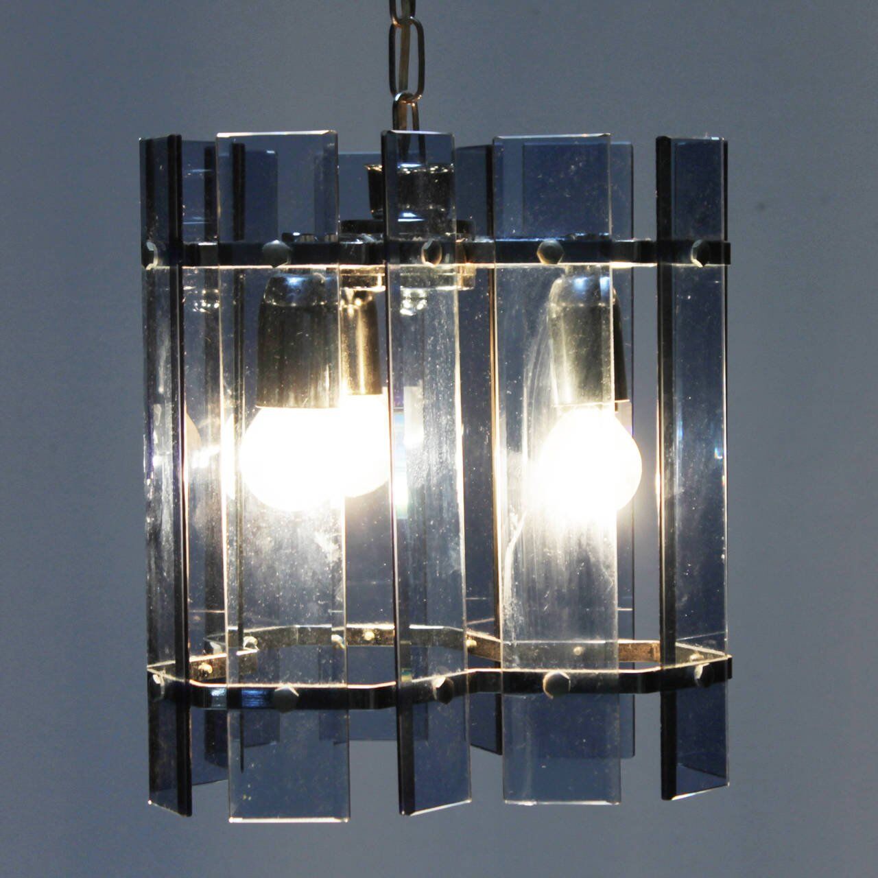 Suspension en verre à facettes