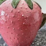 Strawberry-shaped slurry pitcher