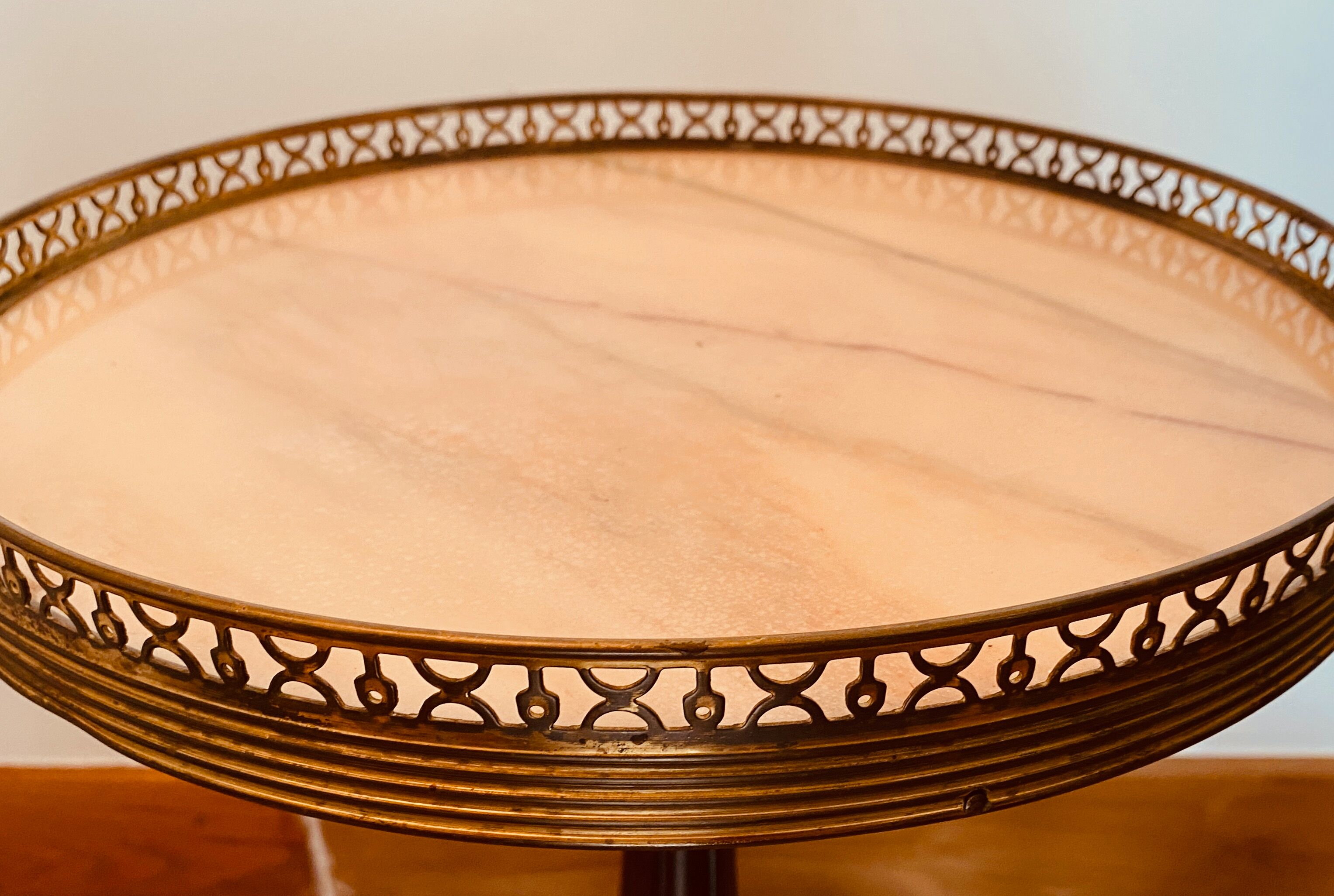 Triod pedestal table
