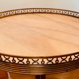 Triod pedestal table