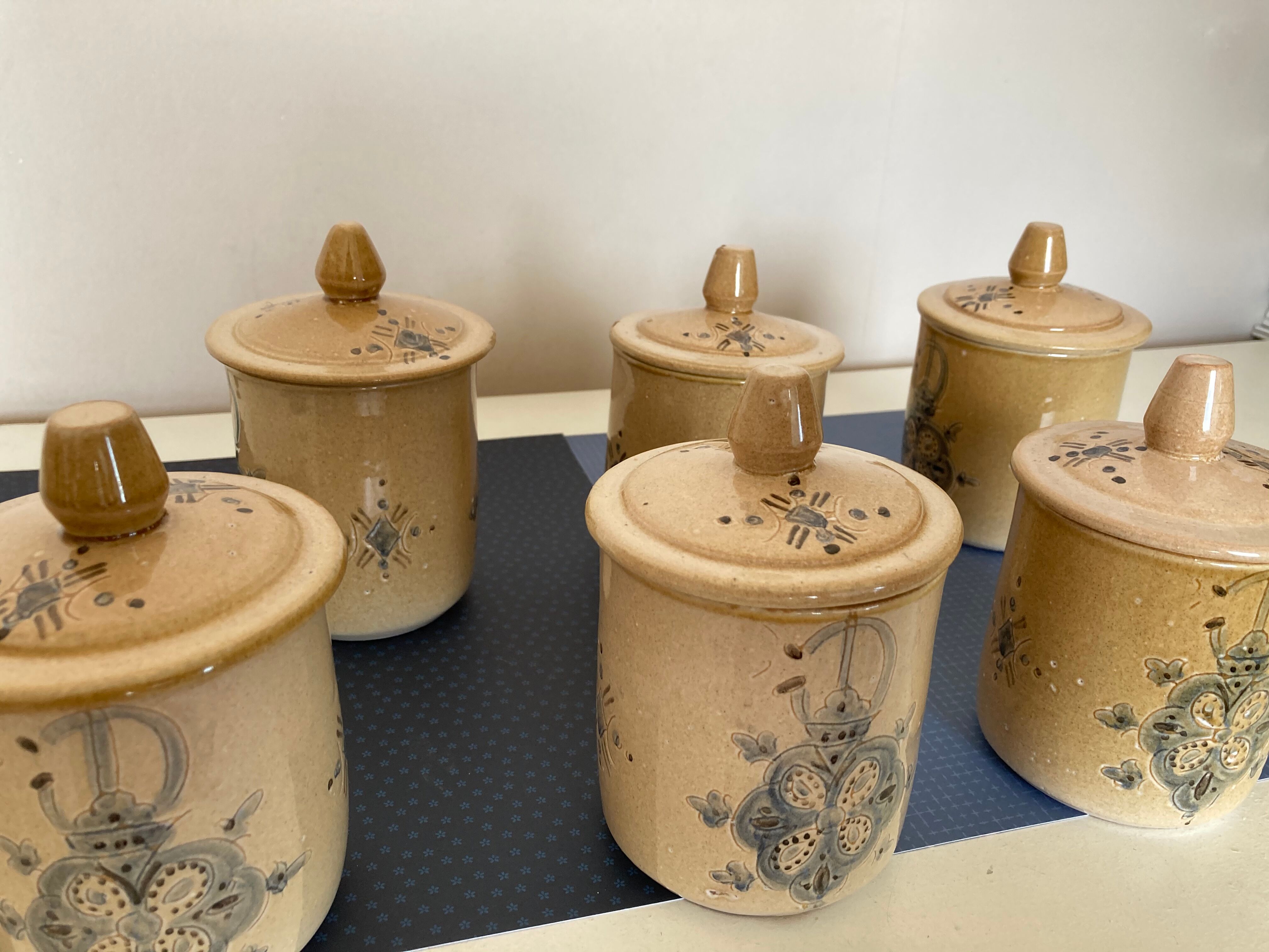 Lot of 6 enamelled terracotta pots - Moroccan pottery