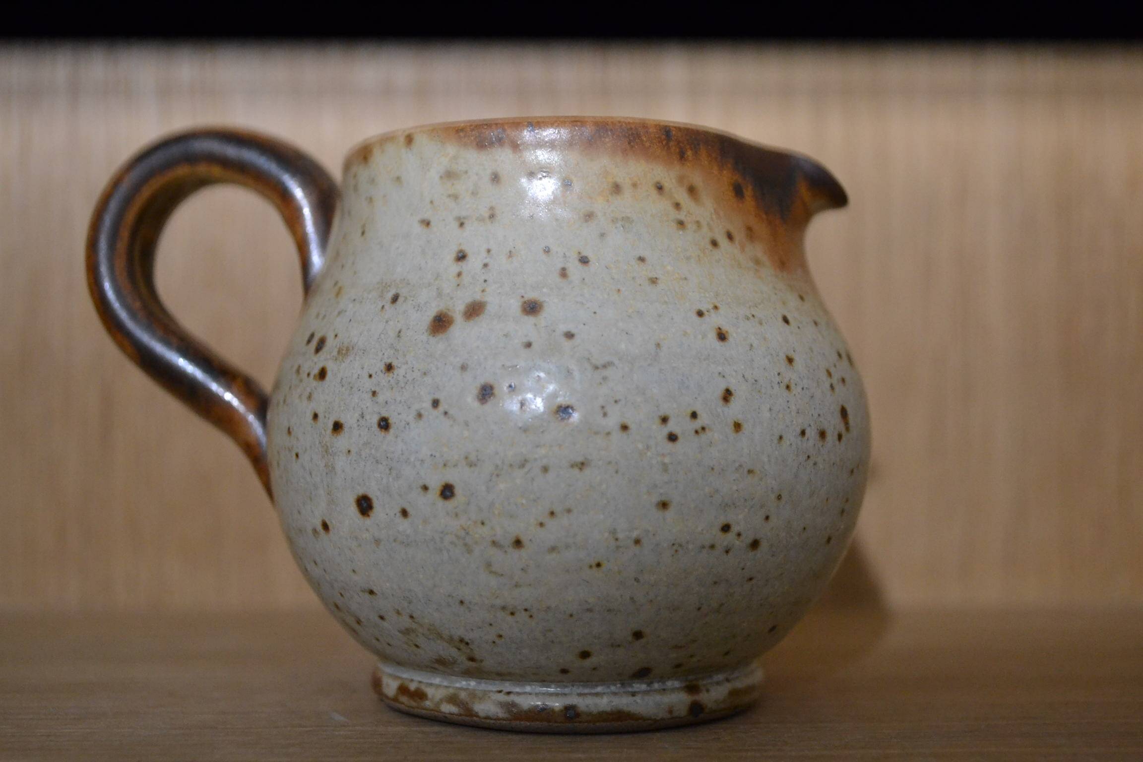 Pot à lait en grès