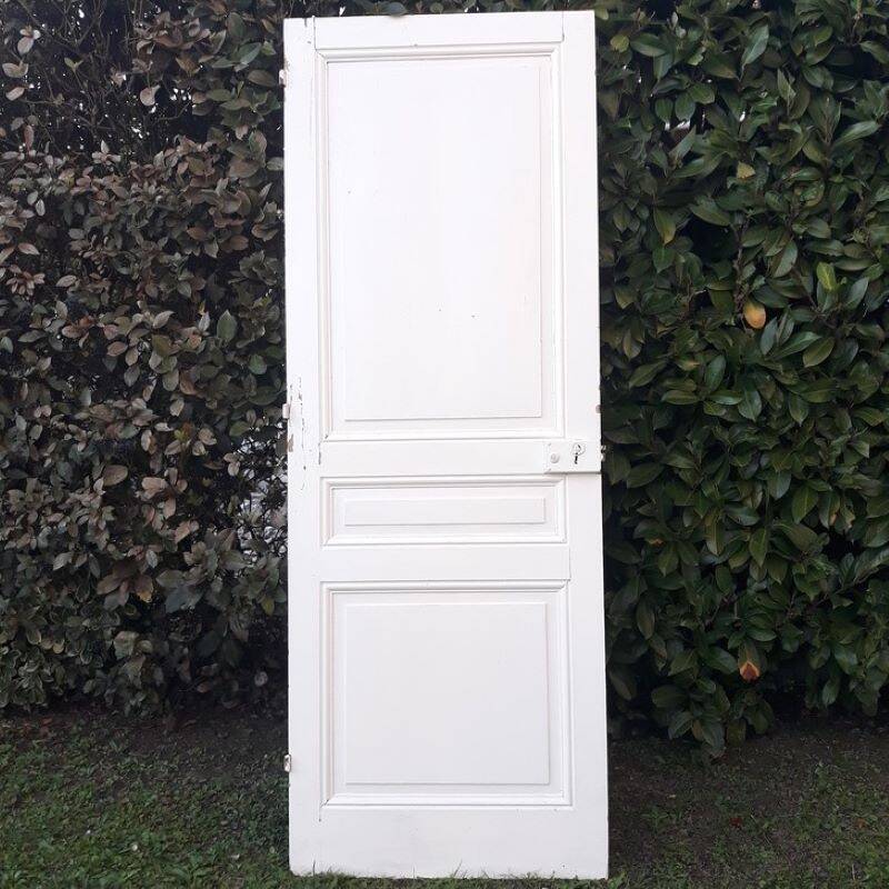 Communication door H220xW80.5cm, old panelled with moulding.