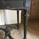 Table mignonne noir en chaîne avec couverture en zinc années 1900