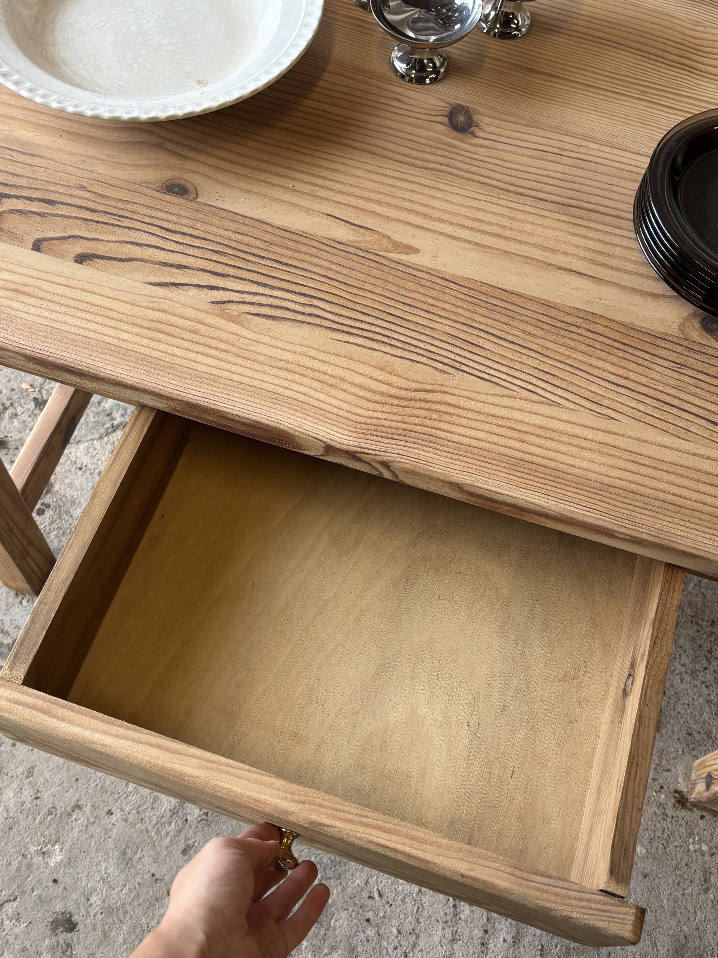 Solid raw pine dining table — 120 cm