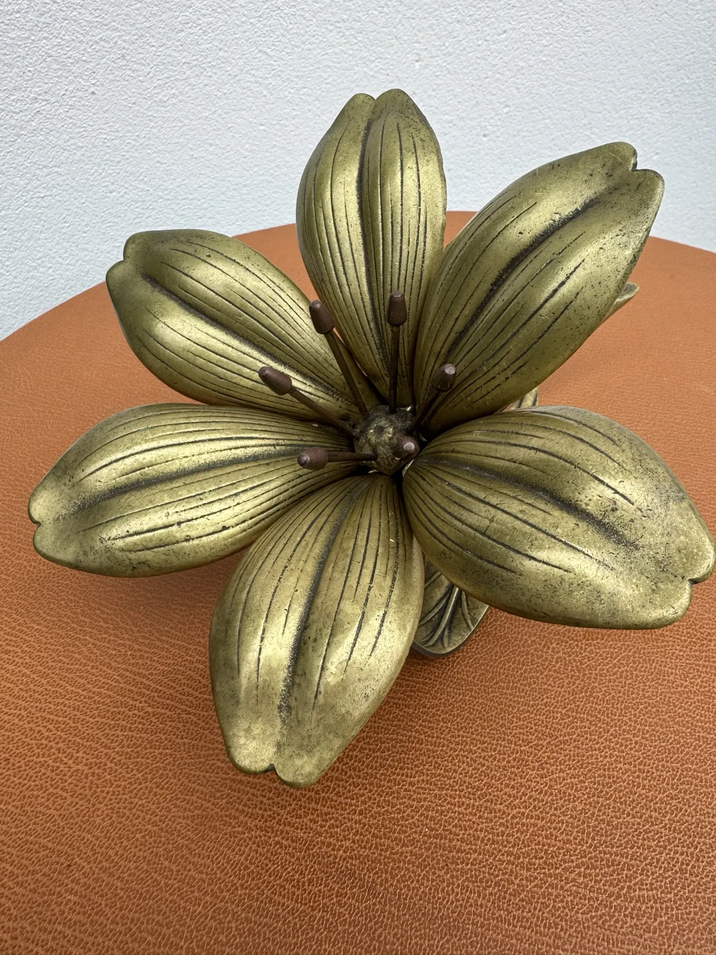 Fleur cendrier laiton massif années 60