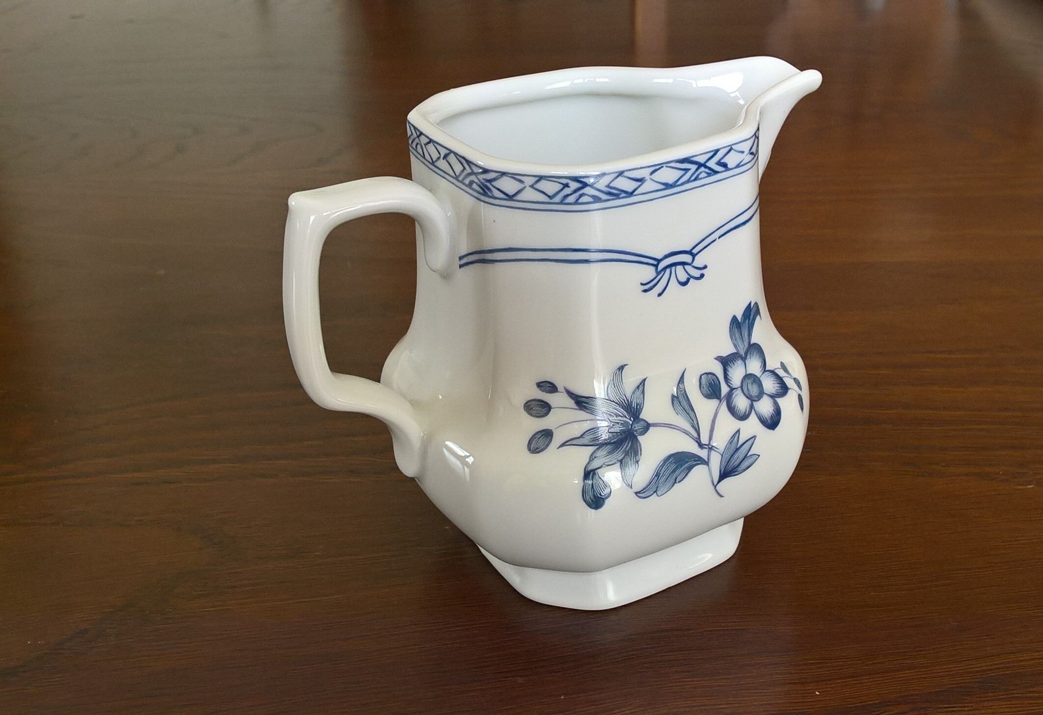 Creamer milk pot Old China Porcelain from Paris / Seltmann Weiden