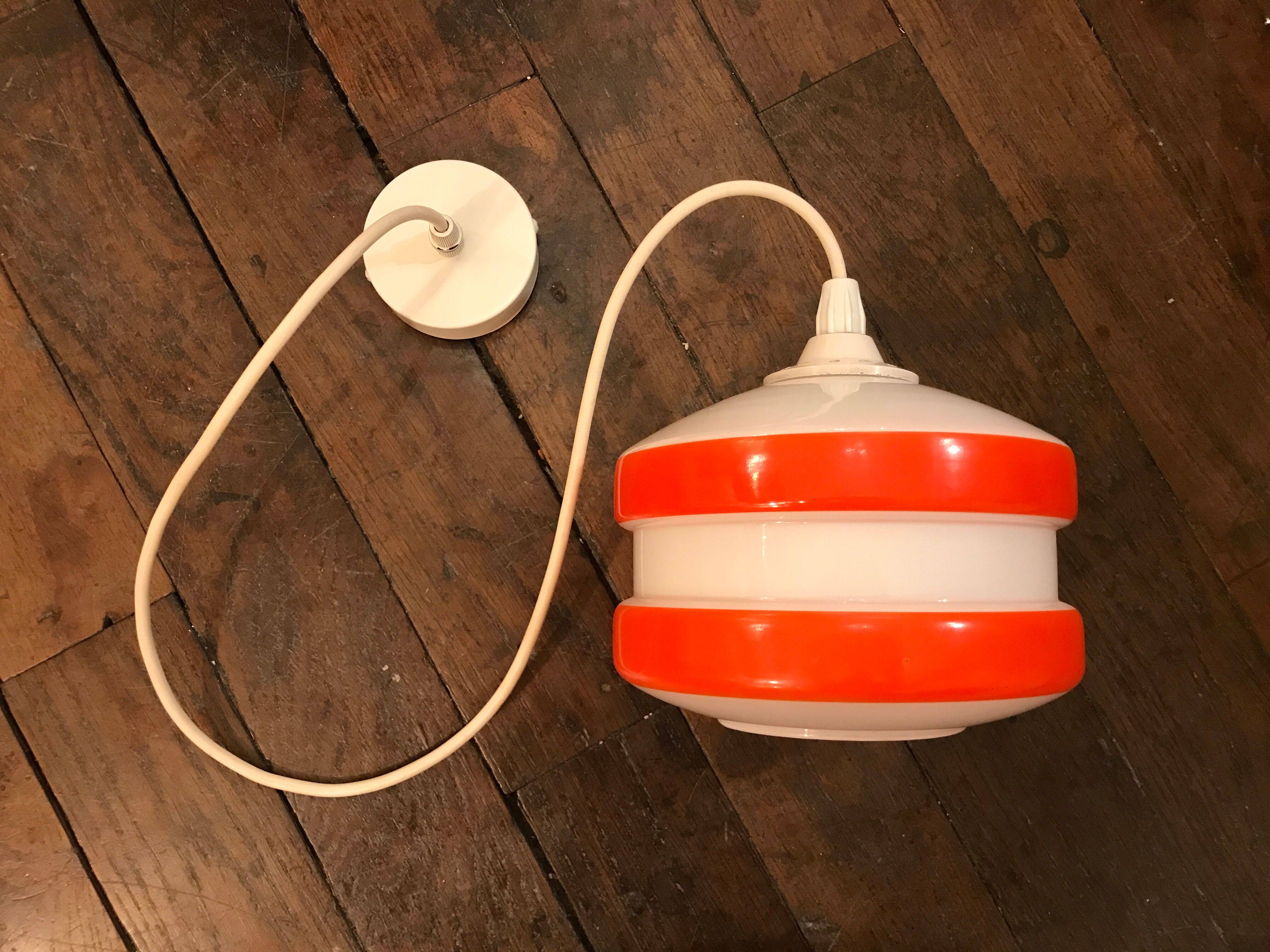 Suspension opaline orange et blanche verre années 60