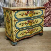 Painted commode, curved in Venetian Louis XV style – 20th century.