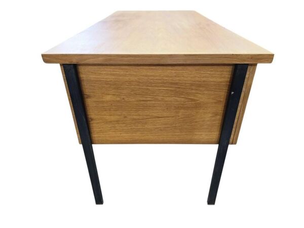 Bureau vintage en bois avec cadre en acier noir