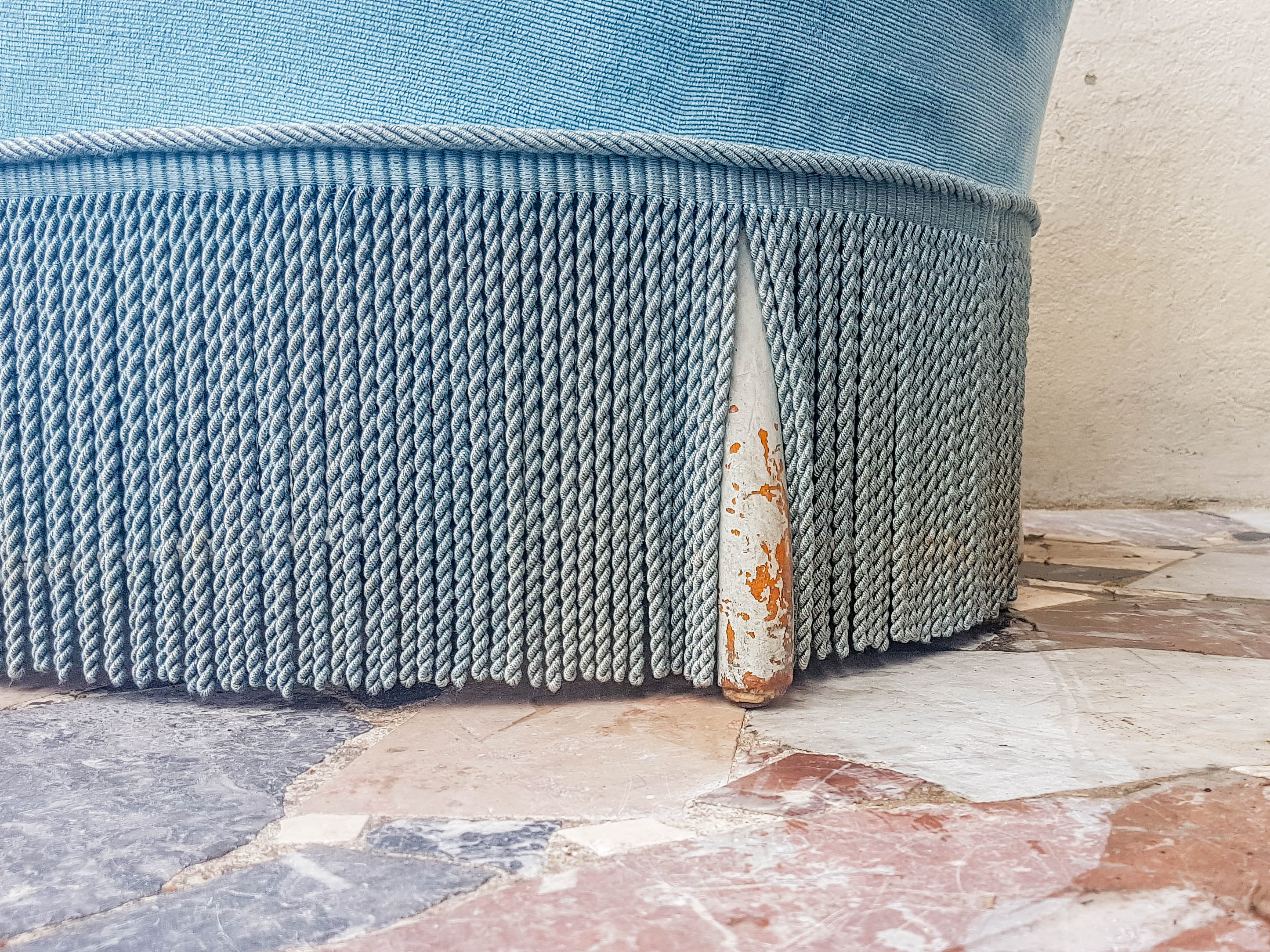 Fauteuil crapaud vintage velours bleu années 70