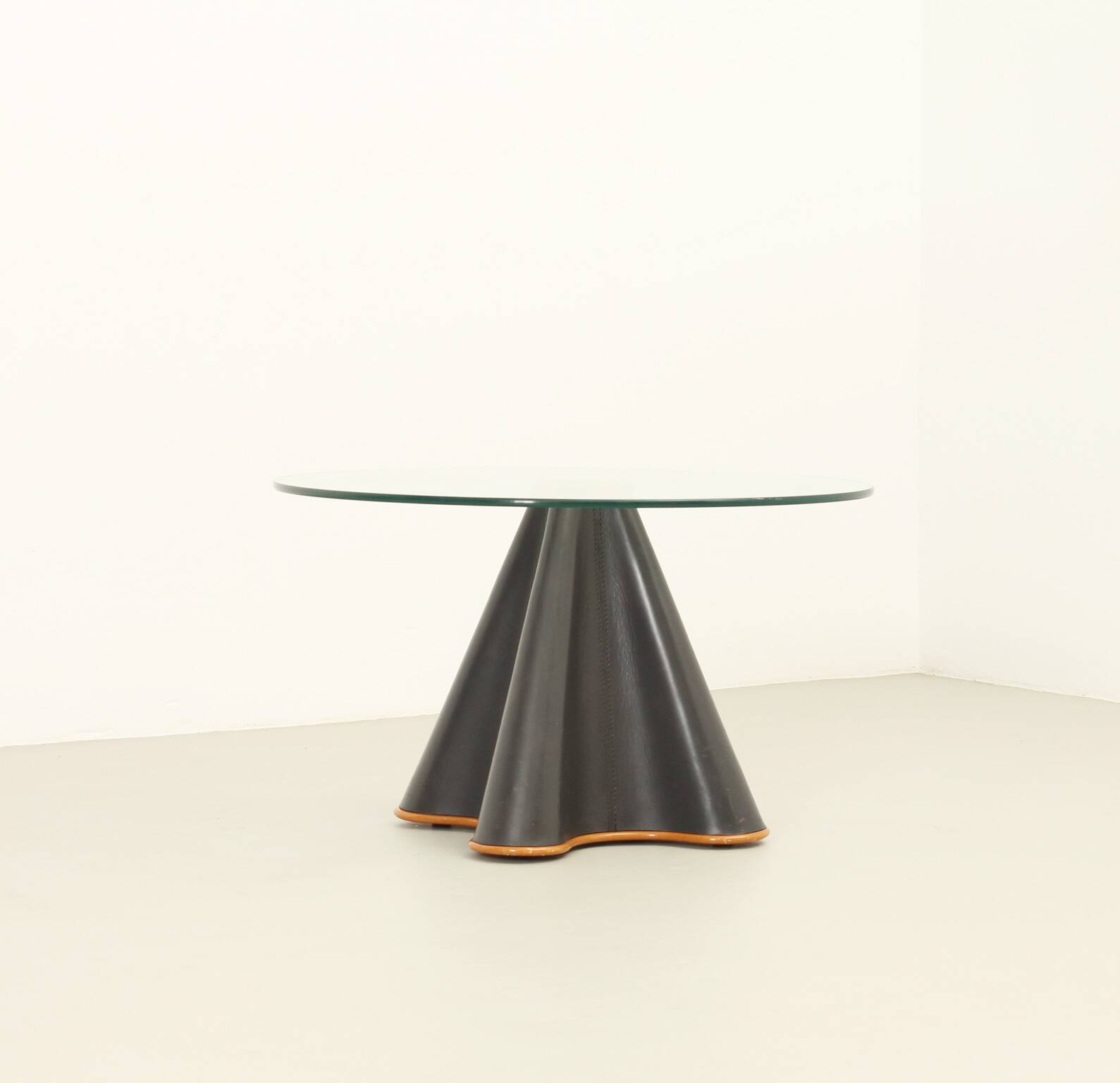 Trébol side table by Oscar Tusquets for Casas, Spain, 1993