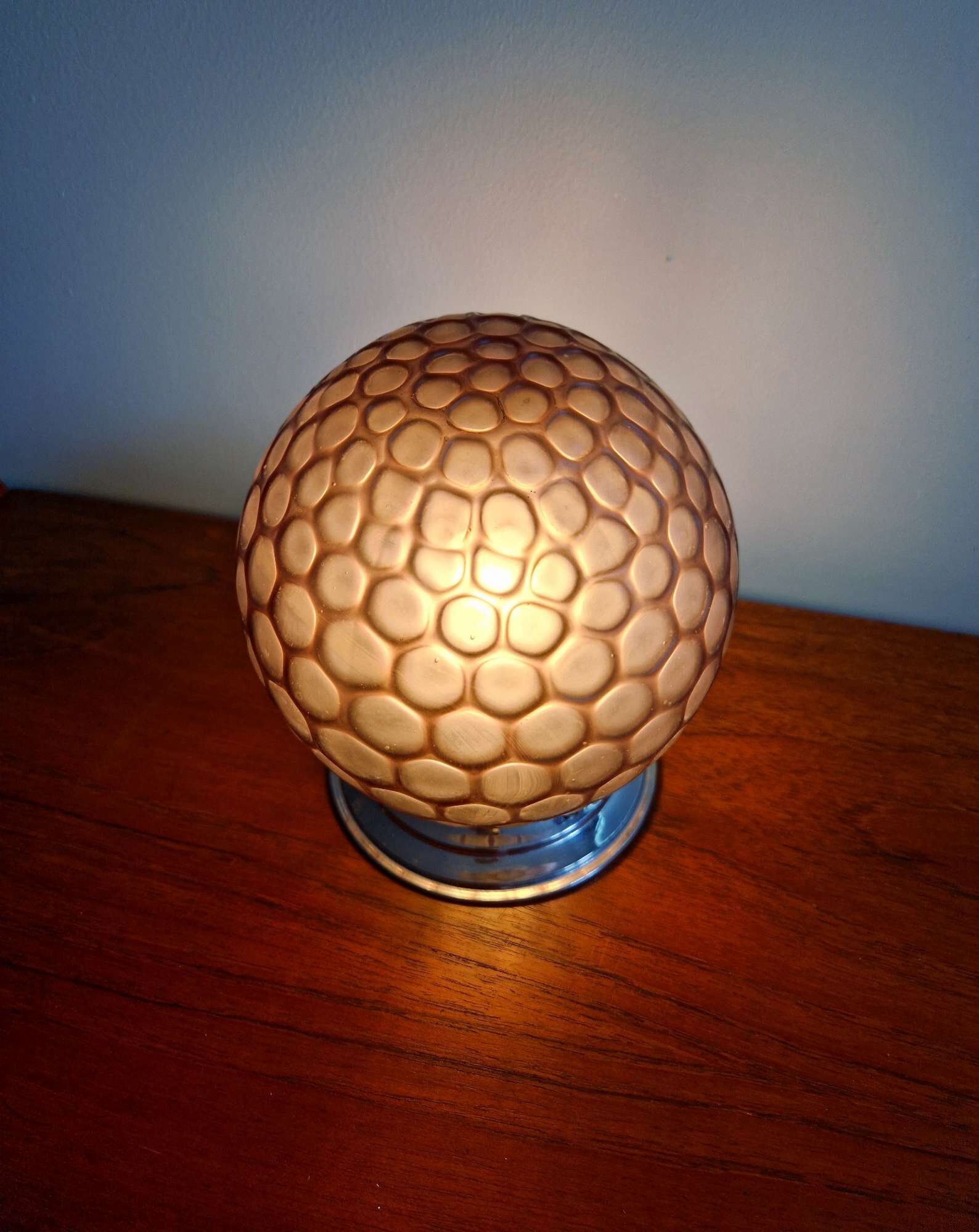 Plafonnier art déco en verre satiné alvéolé couleur aubergine, 1930