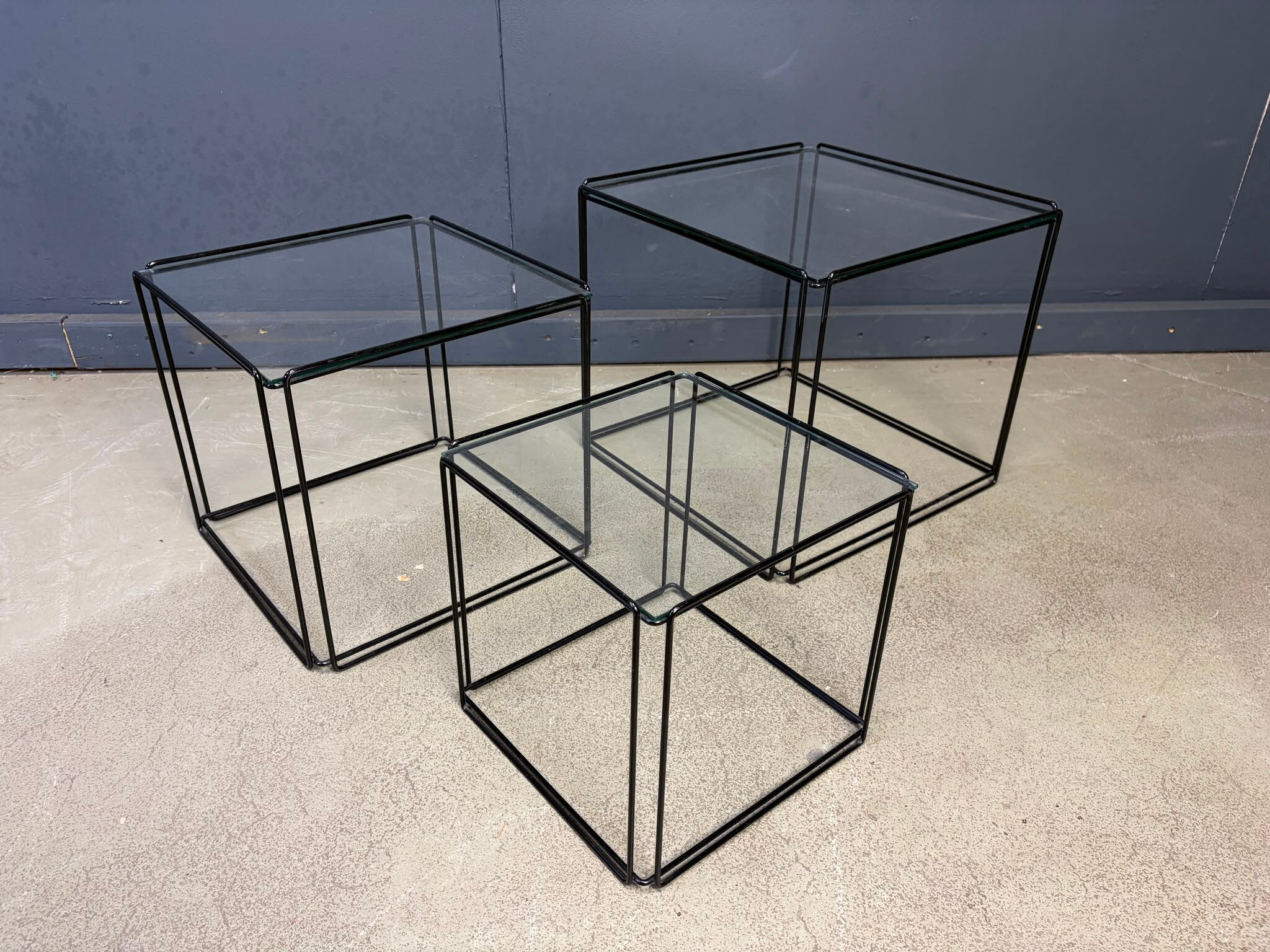Tables gigognes Isocele de Max Sauze des années 1970.