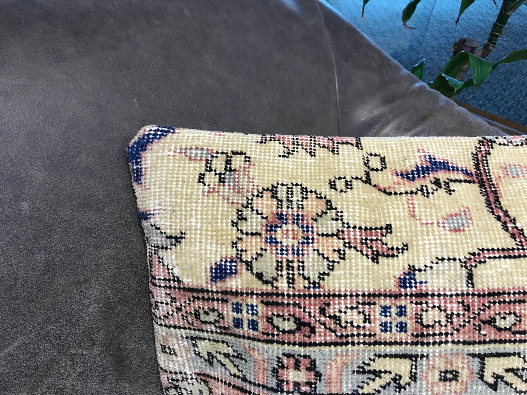 Coussin lombaire délavé vintage avec fleurs 40x60cm