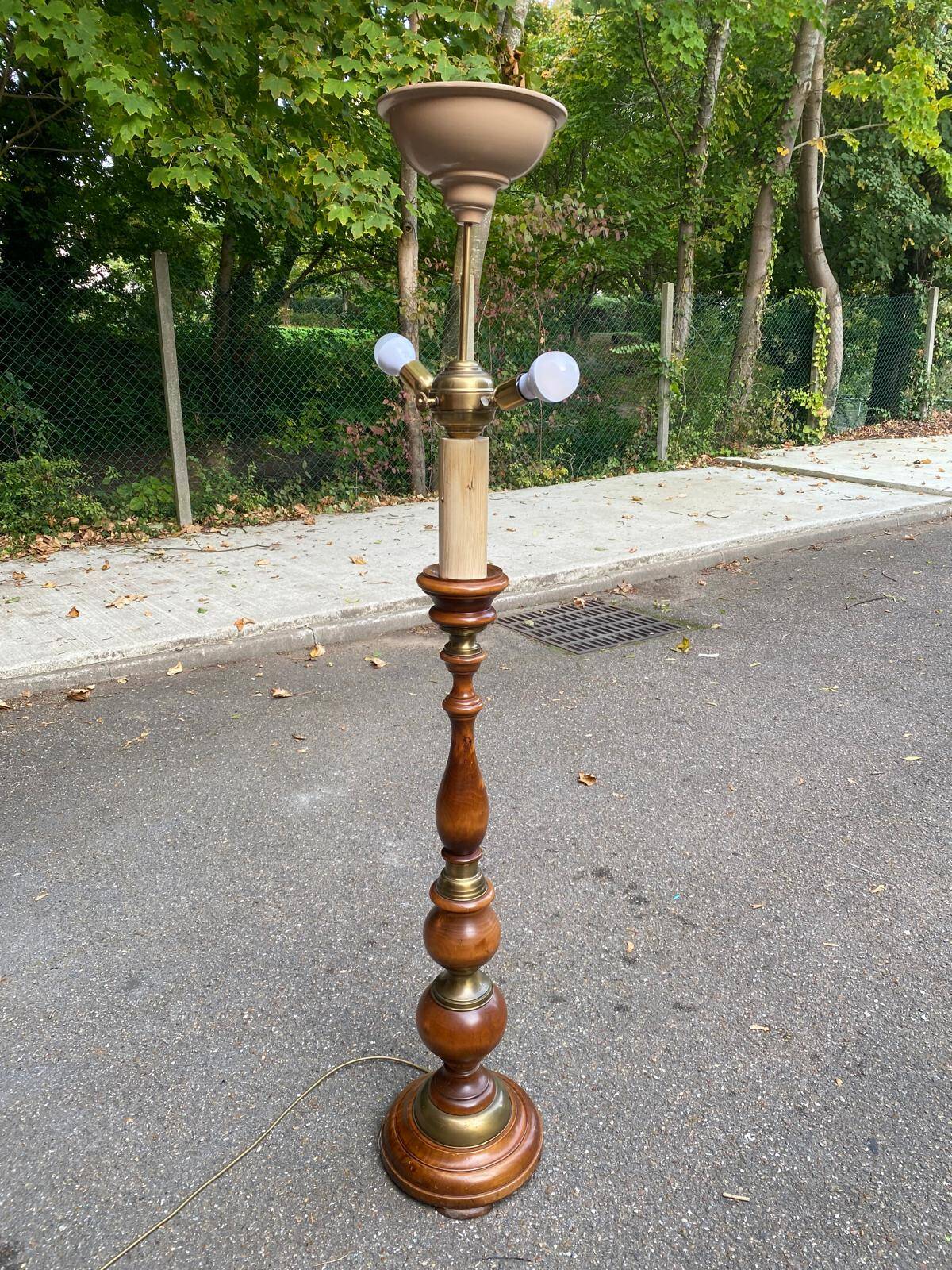 Art Deco floor lamp in solid wood and gilded brass