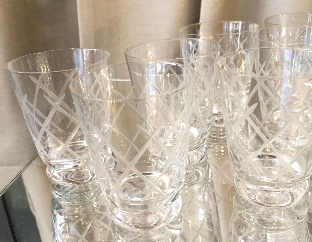 Suite of 11 port or digestive glasses in engraved glass from the 1930-1940