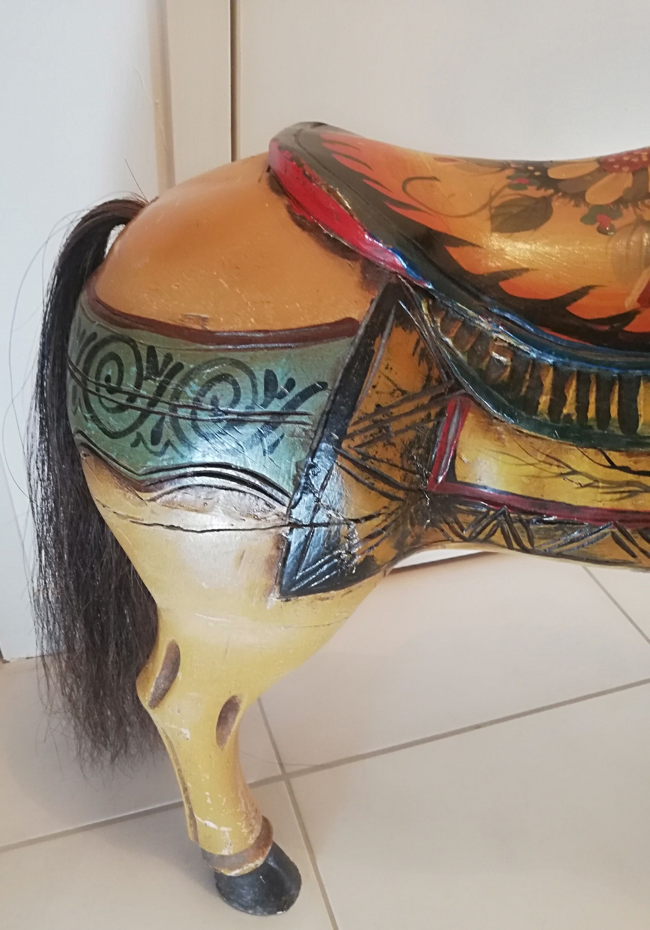 Cheval cabré de manège ou de carrousel forain en bois