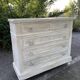 Commode ancienne en bois blanchi dessus en marbre blanc