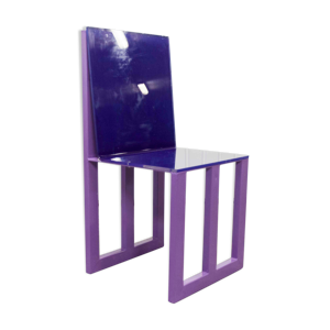 chaise en métal et plexiglass