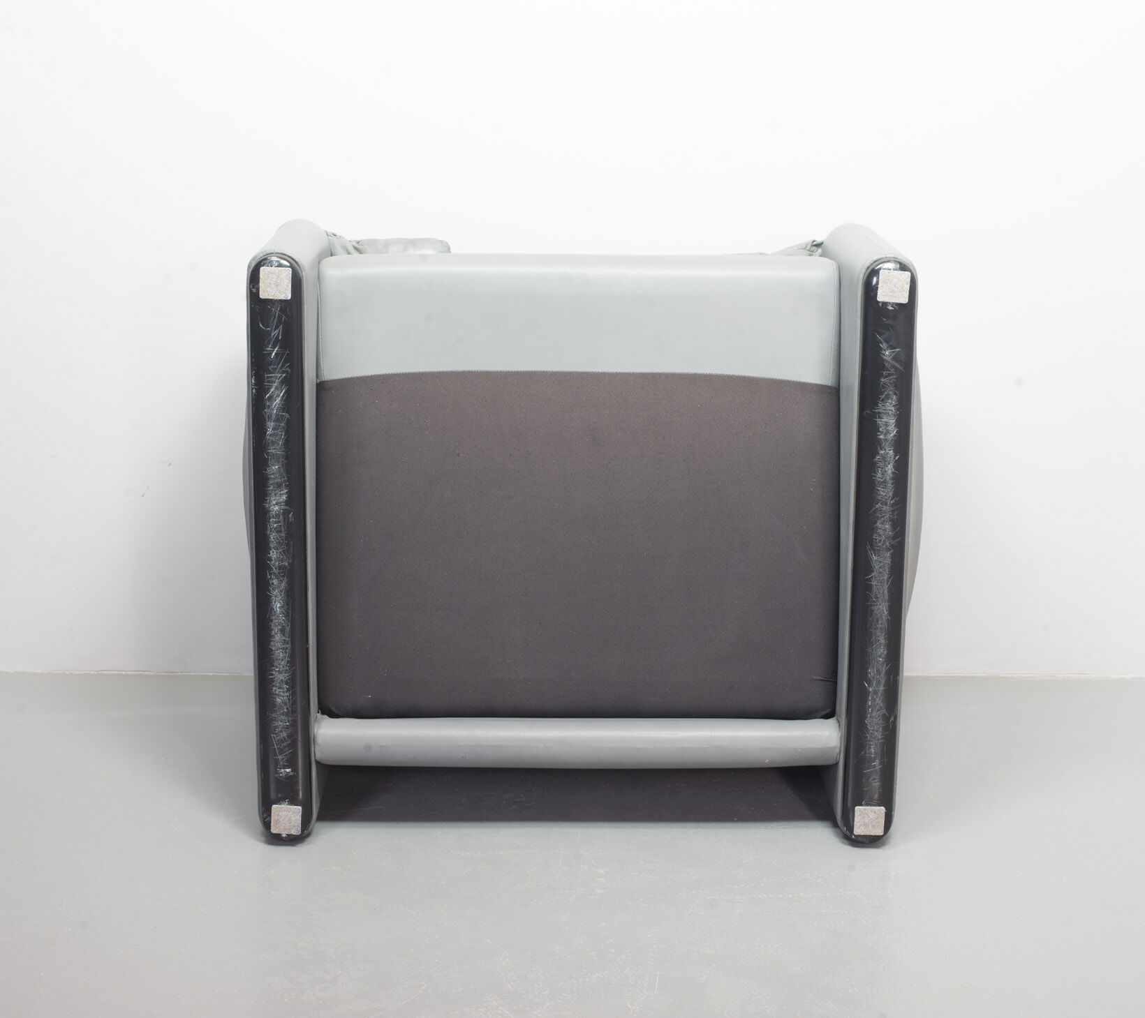 Cassina Lounge Chair 'Maralunga' by Vico Magistretti in Grey Leather 1970s