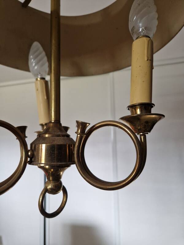 Lustre said metal chandelier with 3 lights in hunting horns.