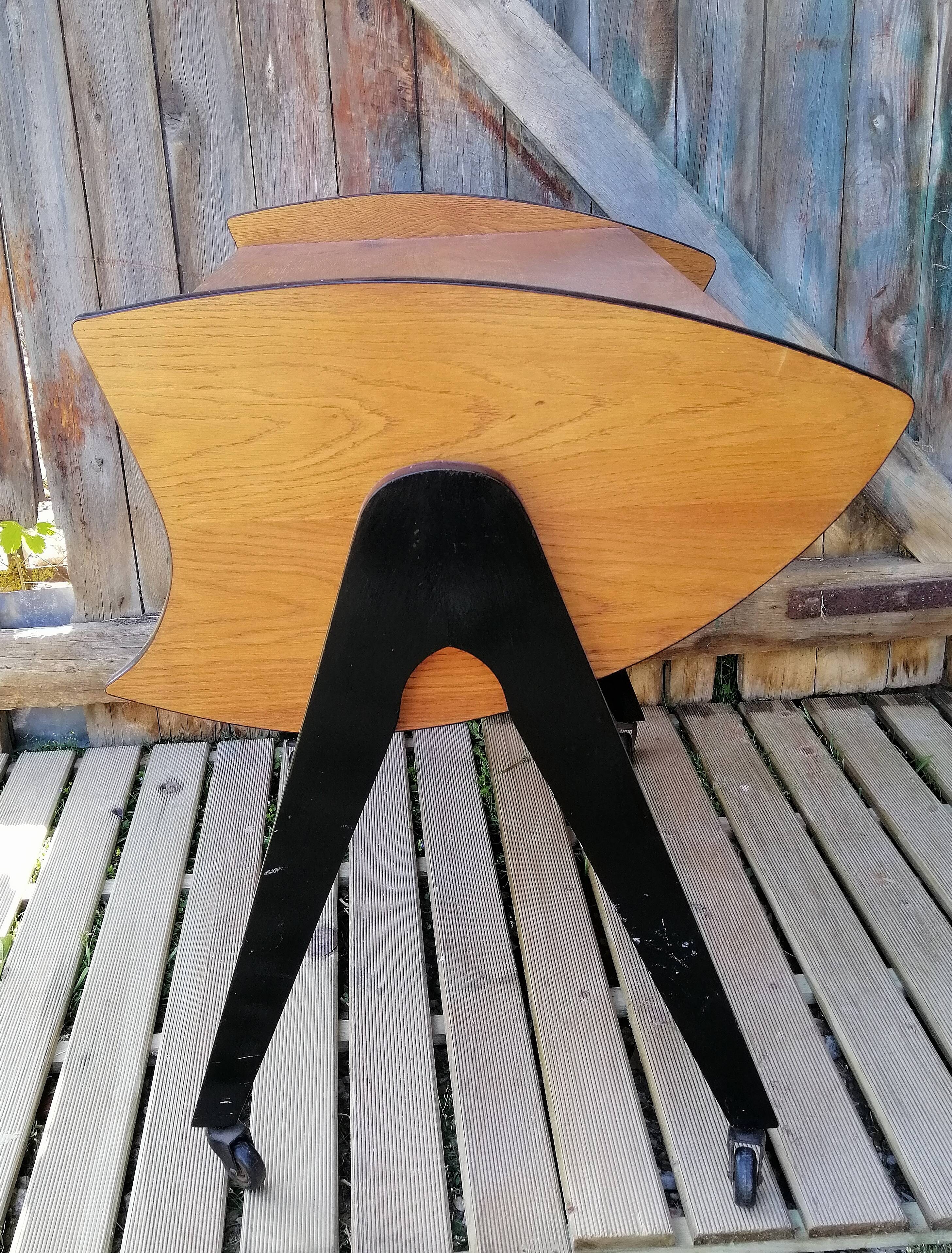 Console table on roulette