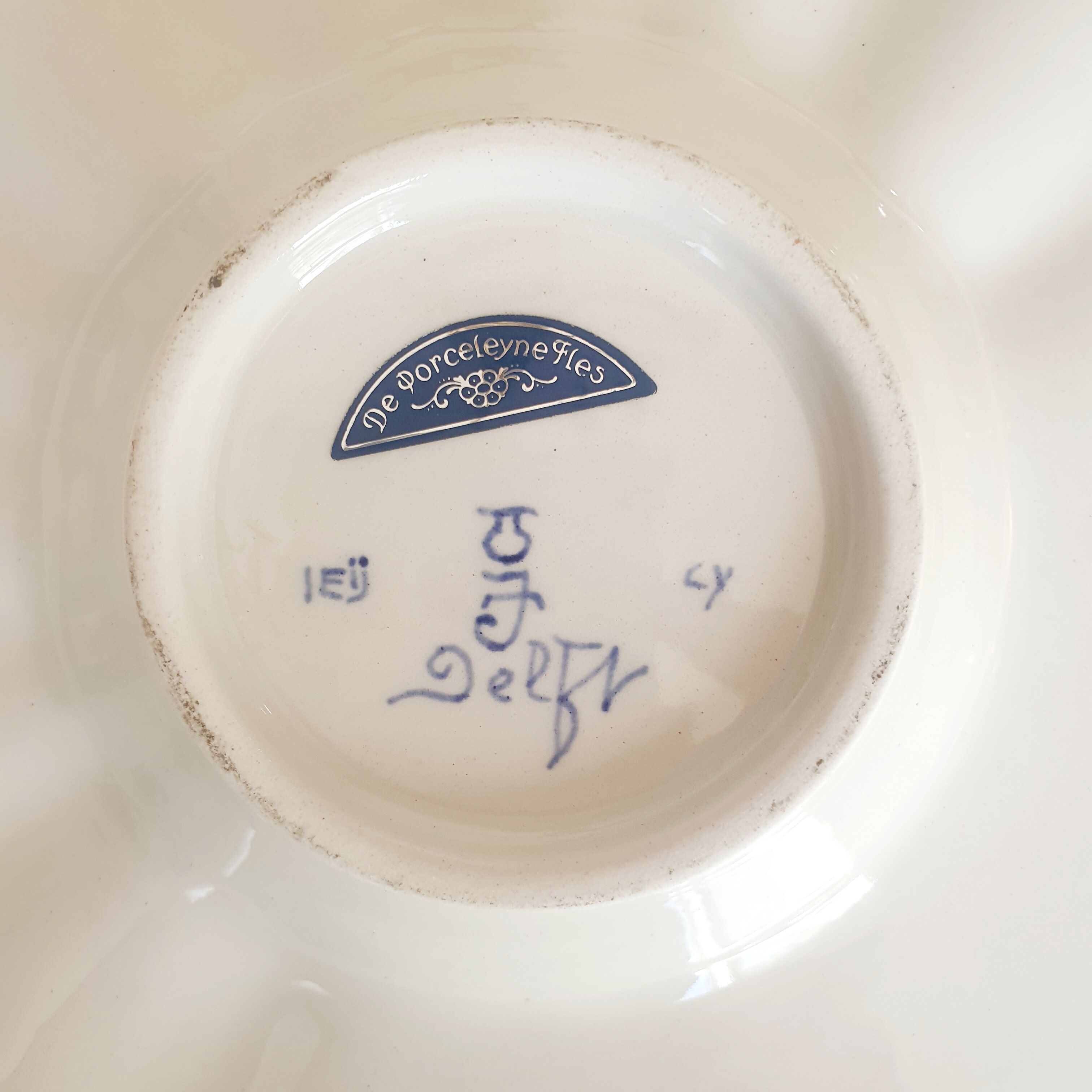 Delft porcelain pocket-empty ashtray