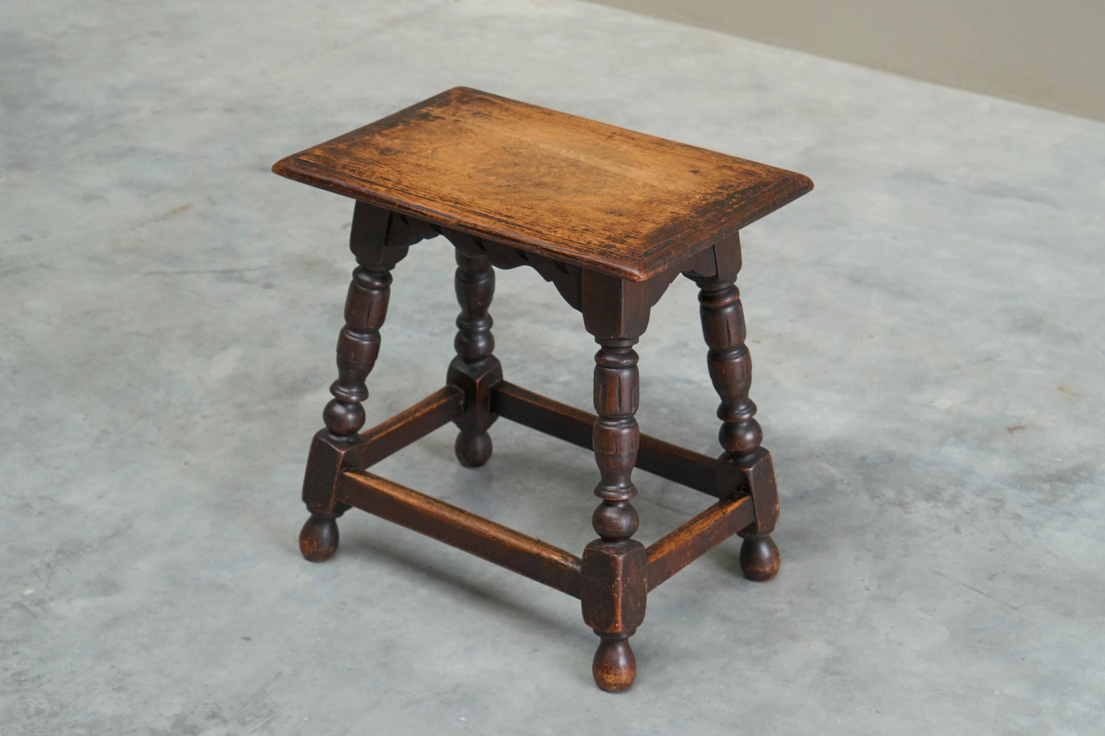 Rustic stool or side table in turned and carved solid oak, 19th century.