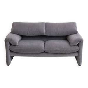 Canapé 2 places Maralunga bleu violet par Vico Magistretti, édition Cassina