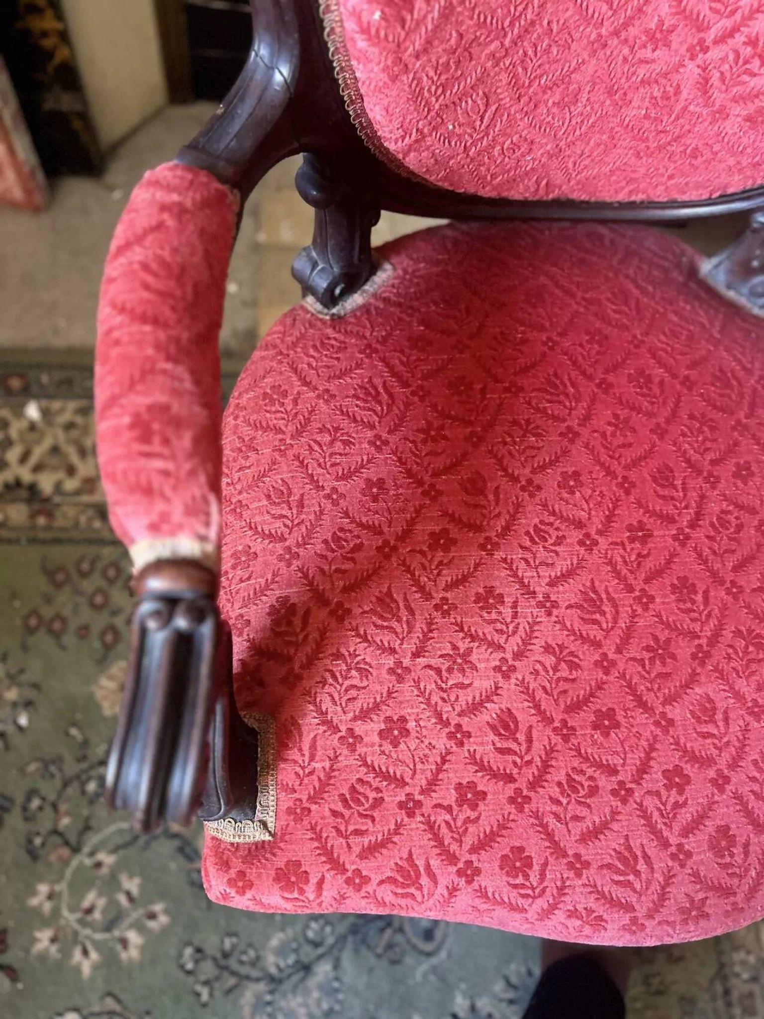 Napoleon III medallion armchair in carved wood and red velvet.
