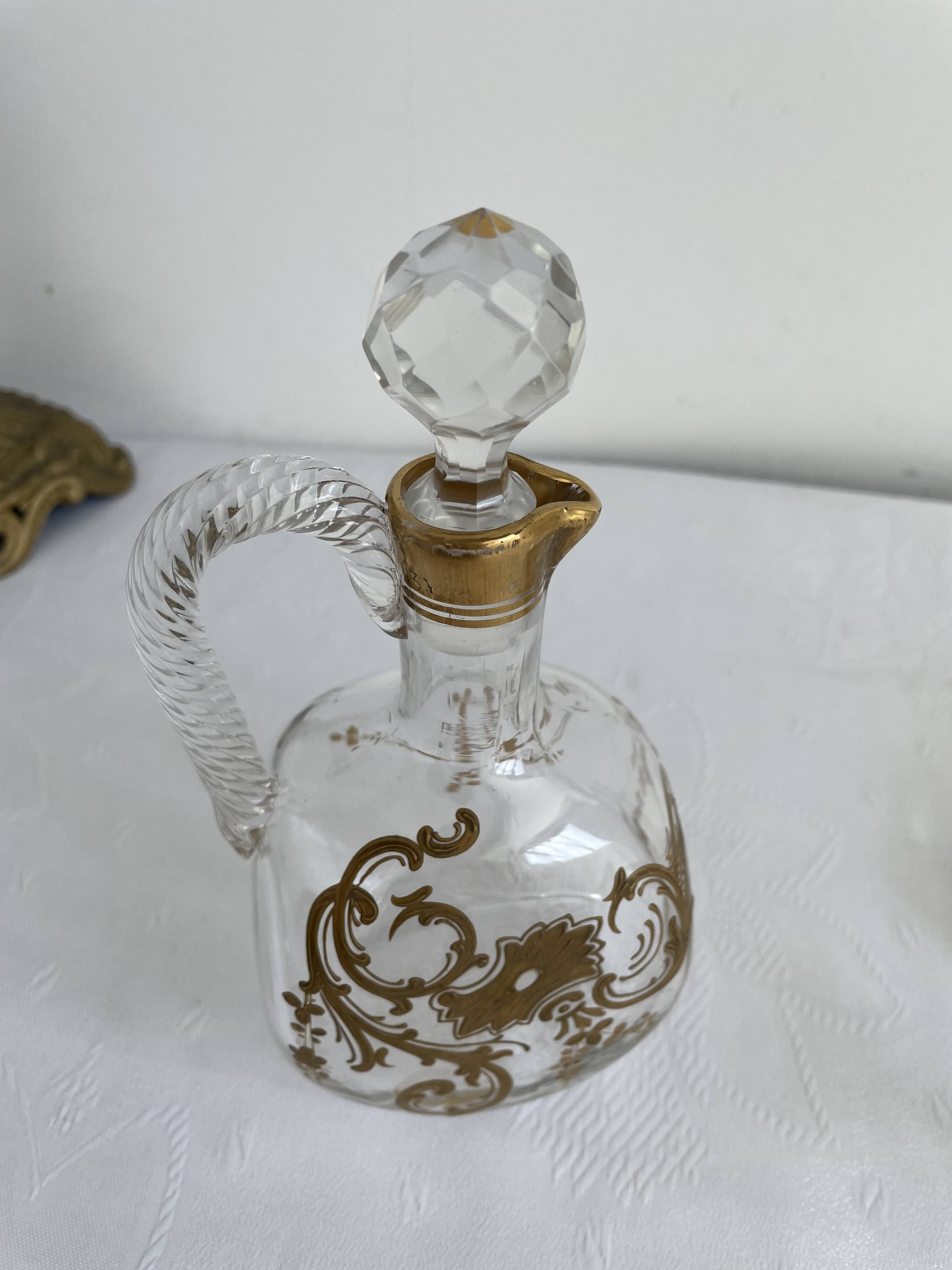 Paire de carafes Cristallerie Baccarat cristal blanc peint à l'or fin, Art Nouveau, 1900